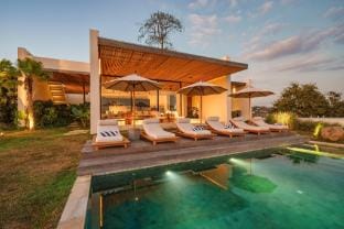 Villa Kai Lani - fully staffed private luxury 4-bd Villa in West Praya
