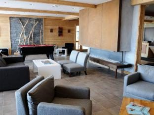 Alpine Retreat w Balcony Apartment in Bourg-Saint-Maurice