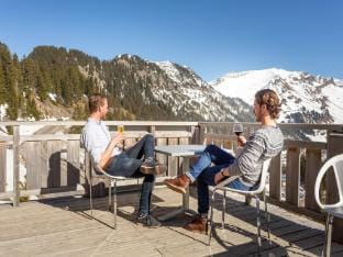 Cozy Mountain Stay w Balcony Apartment in Arâches-la-Frasse