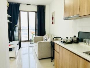Modern room x bathtub 0km to BTS Apartment in Bangkok