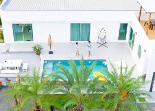 Threepalm บ้านพักพูลวิลล่าชายทะเลปากน้ำปราณ Vacation rental in Prachuap Khiri Khan, Thailand