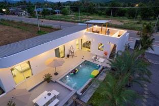 Threepalm บ้านพักพูลวิลล่าชายทะเลปากน้ำปราณ Vacation rental in Prachuap Khiri Khan, Thailand