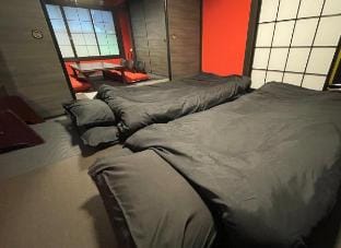 Modern Samurai Retreat｜Kikuna Sta 1min｜Sleeps 12 Vacation rental in Yokohama