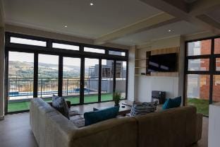 Mi Casa Su Casa Dullstroom villa sleeps 12. Villa in South Africa