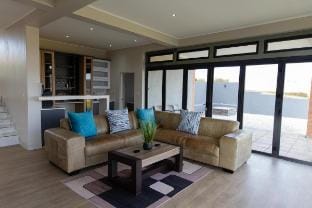 Mi Casa Su Casa Dullstroom villa sleeps 12. Villa in South Africa