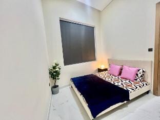 Karama. Newly furnished unit Vacation rental in Dubai
