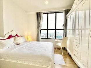 Luxury Apartment 3Br- River View, Near Dist 1,Pool Vacation rental in Ho Chi Minh City