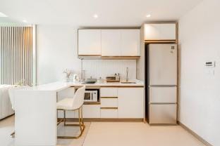 Modern 1BR  Pool, Gym, Game Room + Cinema C220 Apartment in Kathu