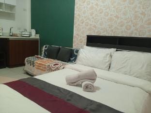 Grand Riviera Condotel infront of us embassy 17FL Apartment in Manila City