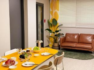 airport bus stop! 건대 성수 뚝섬한강 서울숲 sm타운 Vacation rental in Seoul