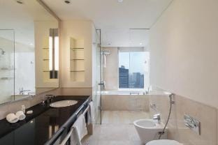 Amazing Dubai Marina Studio, Pool, Beach, Sea View Vacation rental in Dubai