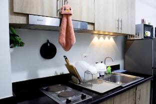 Cozy 1BR w/ Balcony • Near MOA + Airport + Casino Apartment in Pasay