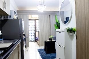 Cozy 1BR w/ Balcony • Near MOA + Airport + Casino Apartment in Pasay