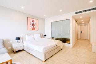CreyStal Sand 5*Suites-GoldCoast Tower, Lotte Mall Apartment in Nha Trang