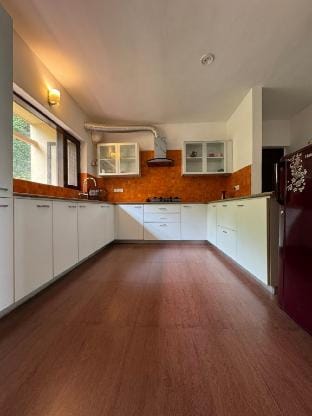Riverbend Retreat 3BR Mountain Views by Homeyhuts Vacation rental in Himachal Pradesh