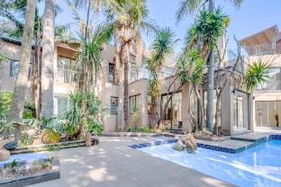 Cozy Cottage Retreat - Fireplace,Pool access,Wi-Fi Vacation rental in Sandton