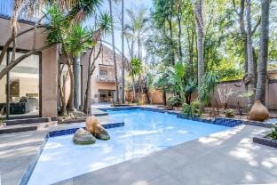 Athol's hidden Gem with Walkin Closet - Free Wi-Fi Vacation rental in Johannesburg