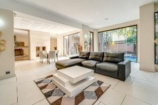 Jacuzzi Suite+Pool, Fireplace & Wi-Fi -Athol Villa Vacation rental in Johannesburg