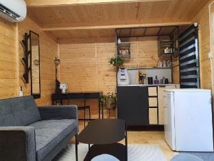 The Cabin - A village vacation in the city Vacation rental in Netanya