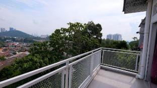 Cozy Hillside Escape, KLCC view Vacation rental in Federal Territory of Kuala Lumpur