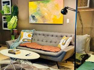 Stylish Studio w/ Netflix + Pool near Venice Mall Vacation rental in Makati