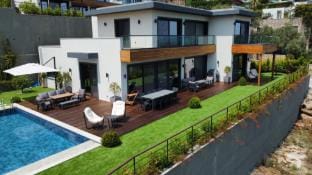 Stunning 5-Bedroom Villa with Panoramic View of Yalikavak Marina Villa in Yalıkavak