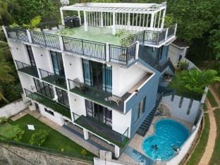 04 Bed Private Villa with a Pool Kandy Villa in Kandy