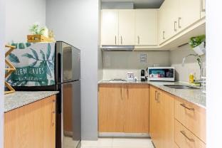 Florence McKinley BGC 1BR unit near Venice Mall Apartment in Makati