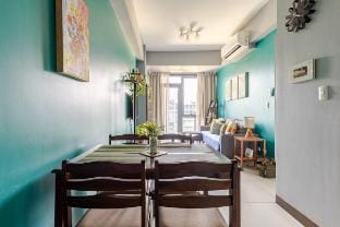 Florence McKinley BGC 1BR unit near Venice Mall Apartment in Makati
