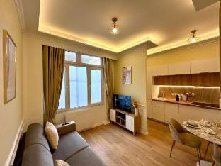 4* Suite - 31m² - Eiffel Tower/Pt Versailles - 3p Vacation rental in Paris