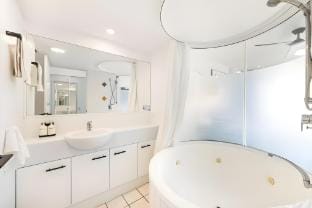 Wake to the Waves – 182B Studio Oceanfront Apt Vacation rental in Hervey Bay