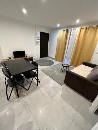 ?Paname or Rouen?? Apartment in Île-de-France