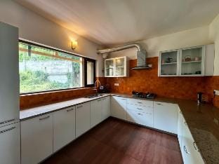 Riverbend Retreat 1BHK Apartment by Homeyhuts - 1 Vacation rental in Himachal Pradesh