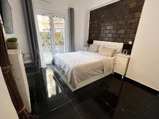 Beautiful Studio With Private Yard Apartment in Athens
