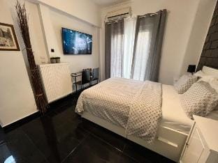 Beautiful Studio With Private Yard Apartment in Athens