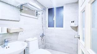 Xinyang Street《台北車站｜十人房｜捷運M8出口步行5分鐘》5-1[僅限境外旅客入住] Vacation rental in Taipei City