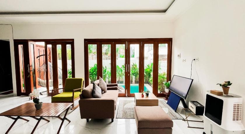 KAUH House Canggu Hotel in North Kuta