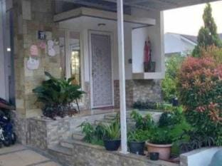 Villa Swandara Rancamaya With Netflix, & Backyard Villa in West Java