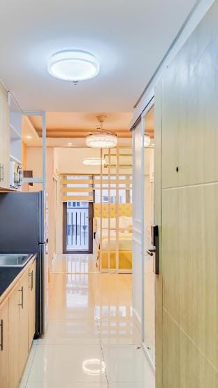 Queen-sized Bed near Airport w/ Netflix+Wifi Vacation rental in Pasay