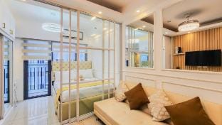 Queen-sized Bed near Airport w/ Netflix+Wifi Vacation rental in Pasay