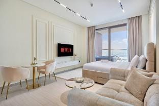 Serene Studio - Private Jacuzzi + Canal View Vacation rental in Dubai