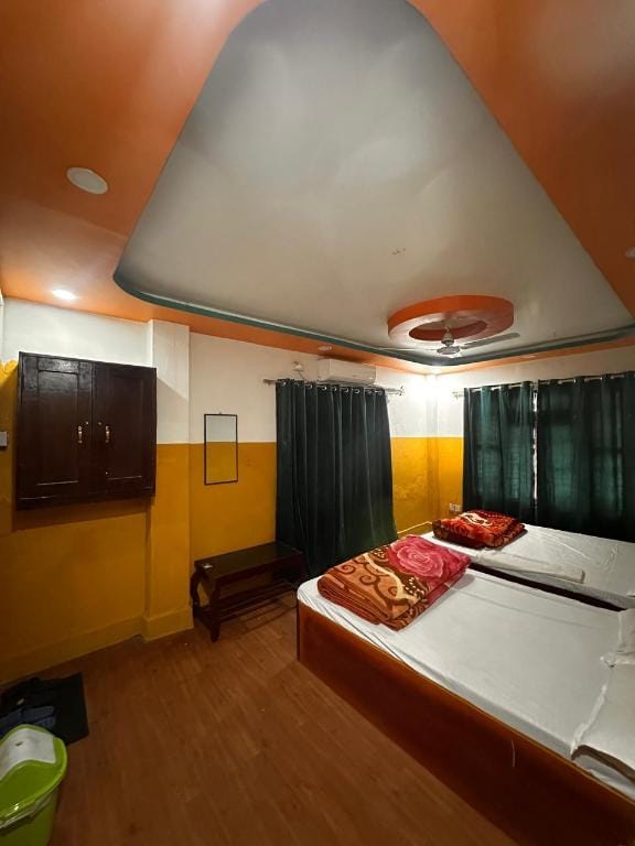 Alpine family hotel and lodge Hotel in West Bengal