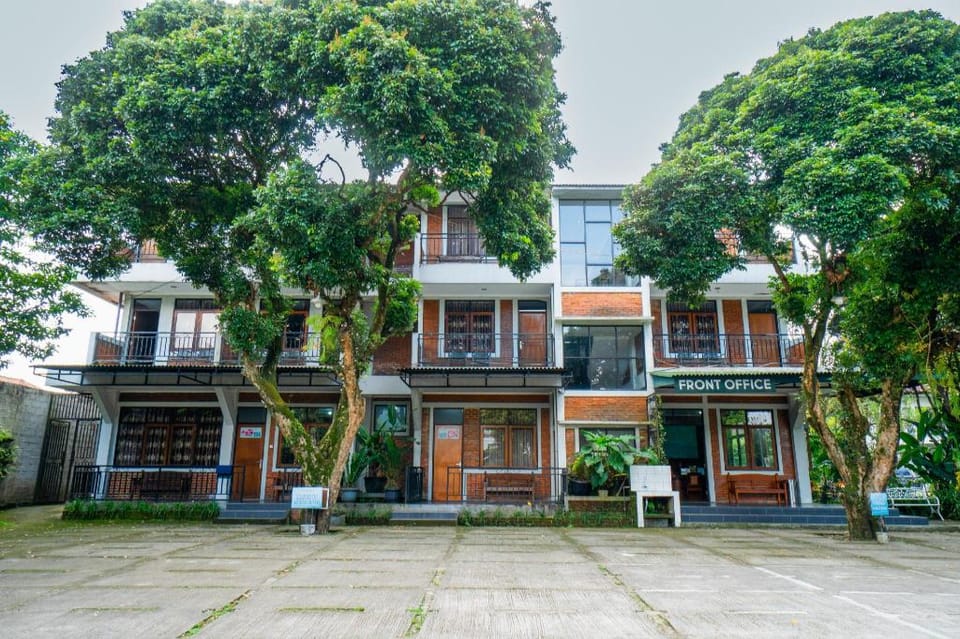 Puri Saras Syariah Hotel in Lembang