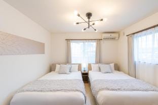Perfect for bigger groups, 4BR house with parking , 6-min walk from station Vacation rental in Osaka
