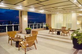 Den and Then: City view/Private Balcony/Karaoke Vacation rental in Quezon City
