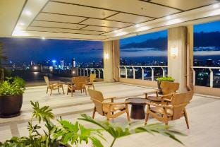Den and Then: City view/Private Balcony/Karaoke Vacation rental in Quezon City