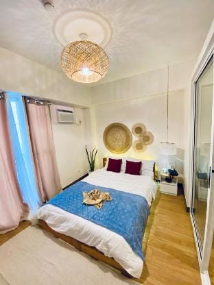 Den and Then: Sky Lounge, Pet friendly, Pool Apartment in Quezon City