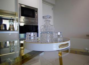 1Bed Stylish Apartment | Waterfall Vacation rental in Sandton