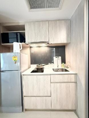 BTS旁 超大泳池 40平独立小院温馨房间 Vacation rental in Bangkok