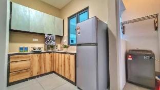 Cozy Meritus Queen Bed Room Vacation rental in Penang